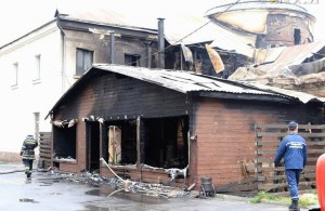 В Новоград-Волынском сгорел кинотеатр, расположенный рядом с пожарной частью. ФОТО