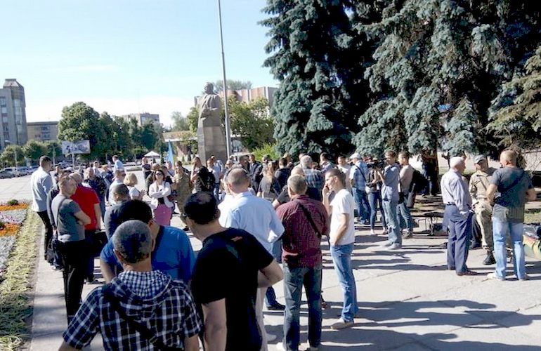 Участники АТО на площади Королёва в Житомире митинговали за бесплатный проезд в транспорте. ФОТО