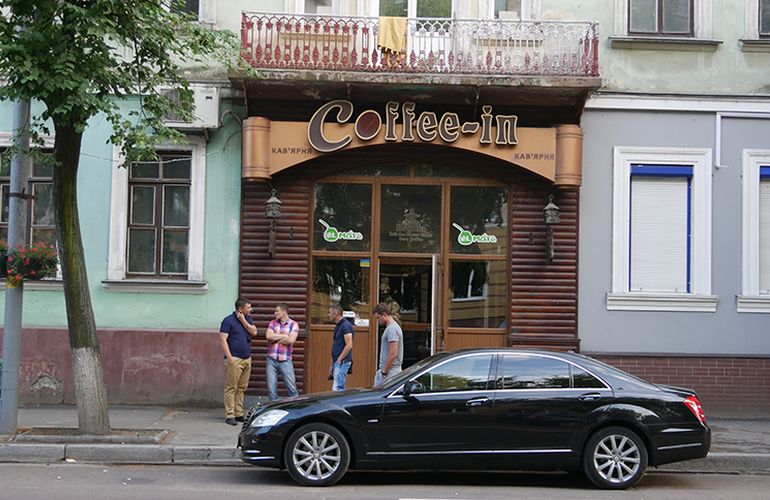 В Житомирском кафе на взятке в $4000 задержан чиновник, пытавшийся купить земельный участок. ФОТО