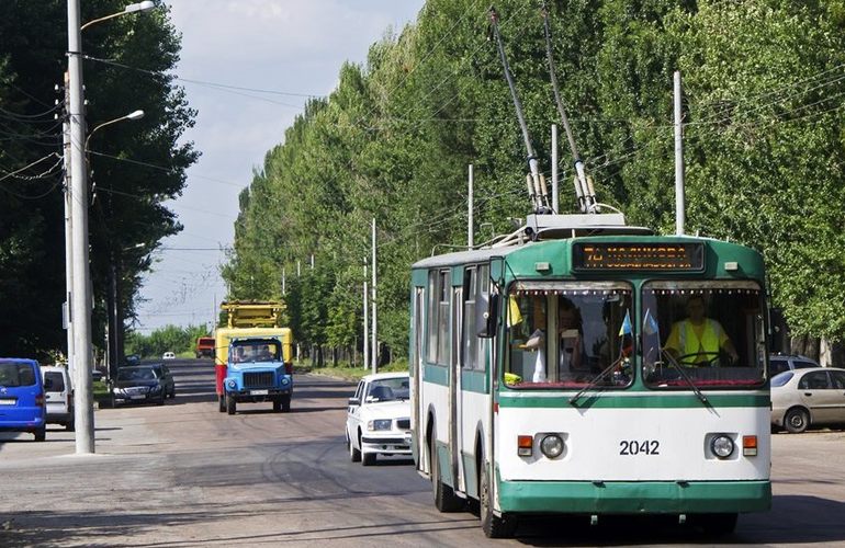 В Житомире по новой линии на улице Промышленной проехал первый троллейбус. ФОТО