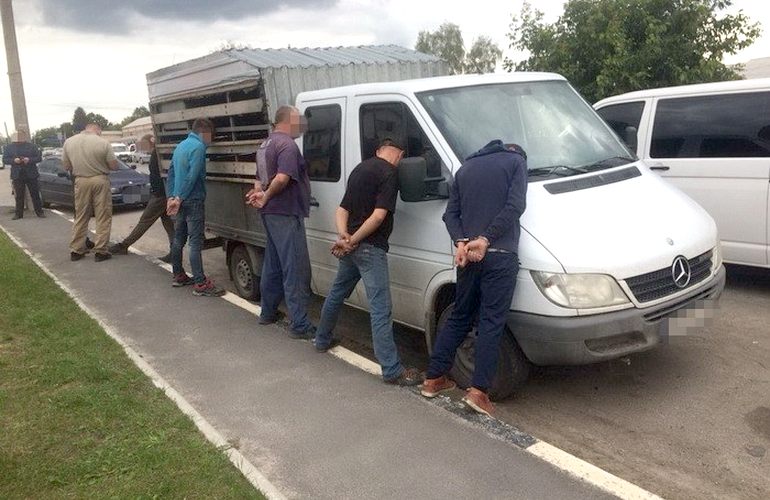 Поймана банда рэкетиров, которая собирала дань с предпринимателей в Житомирской области