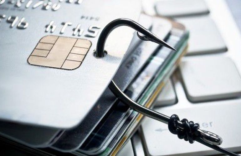 У ПриватБанку розповіли про шахрайські SMS щодо «блокування рахунку чи картки»