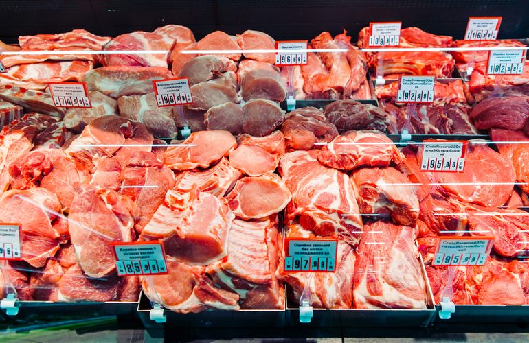 В супермаркете Коростеня поймали мужчину, который украл 14 кг мяса