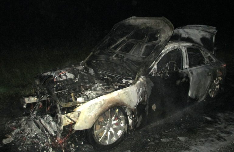 На трассе в Житомирской области дотла сгорел автомобиль. ФОТО