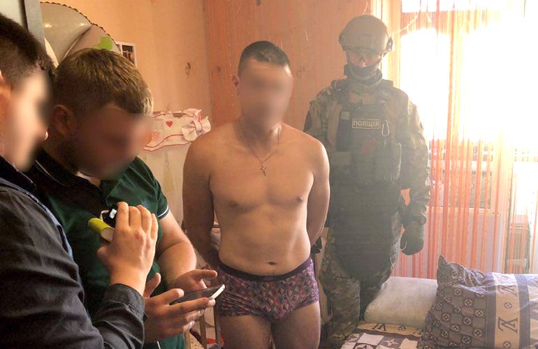 На Житомирщине задержан отец-педофил, снимавший порно с годовалой дочкой. ФОТО