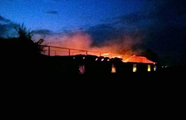 В Житомирской области несколько часов тушили масштабный пожар на предприятии. ФОТО