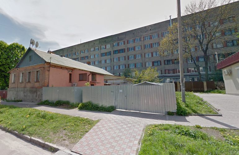В Житомире из окна областной больницы выпрыгнул пациент