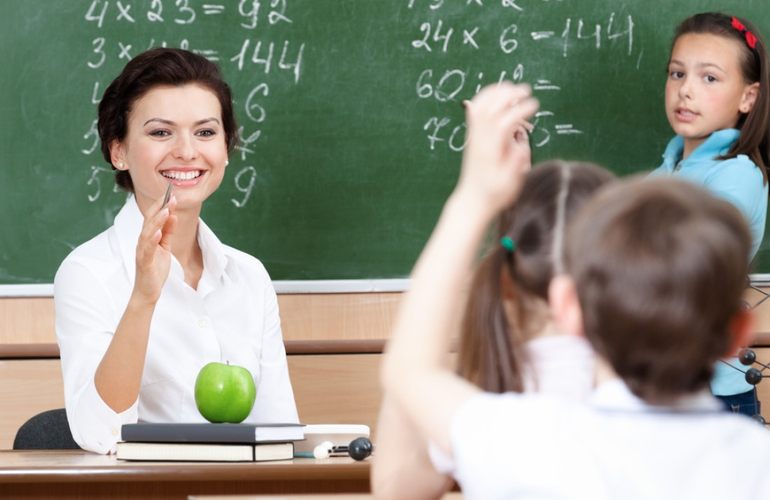 Привітання з Днем вчителя: найщиріші побажання для класного керівника та улюбленого викладача
