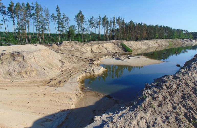 Частное предприятие незаконно добыло на Житомирщине более 800 000 кубометров песка – прокуратура