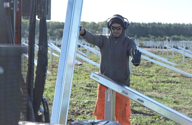 На Житомирщине строится крупная солнечная электростанция, мощностью 15 мегаватт. ФОТО
