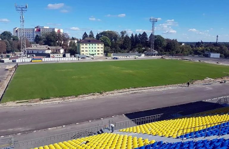 На главном стадионе Житомира продолжается «стройка века». ФОТО
