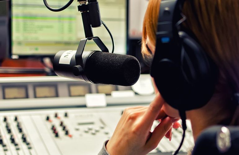 В городах и районах Житомирской области создадут местные радиостанции