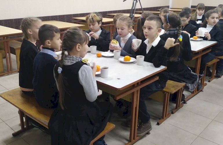 Завтраки для учеников младших классов: в житомирских школах изменится система питания