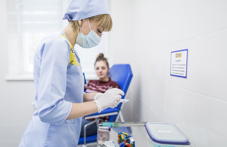 50 видов медицинских услуг: украинцы смогут бесплатно сдавать анализы, делать УЗИ и рентген