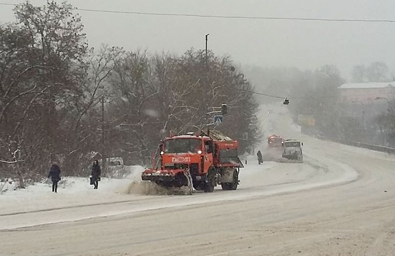 В Житомире за сутки выпало 19 см снега. Дмитрий Ткачук рассказал, как город справляется с последствями непогоды