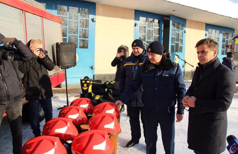 Мэр передал житомирским спасателям оборудования на 700 тыс. грн. ФОТО