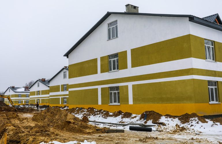 В Житомире завершают строительство общежитий для контрактников ВСУ. ФОТО