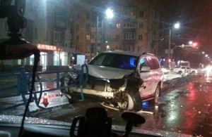 ДТП в Житомире: автомобиль Toyota на скорости протаранил отбойник