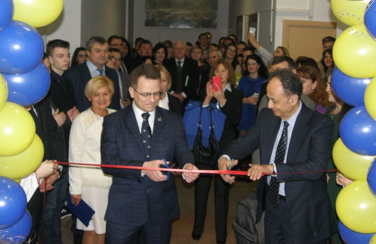 В Житомире открыли информационный центр Европейского Союза. ФОТО