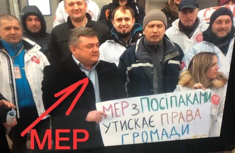 «Тролль 80-го уровня»: мэр Олевска принял участие в митинге против самого себя