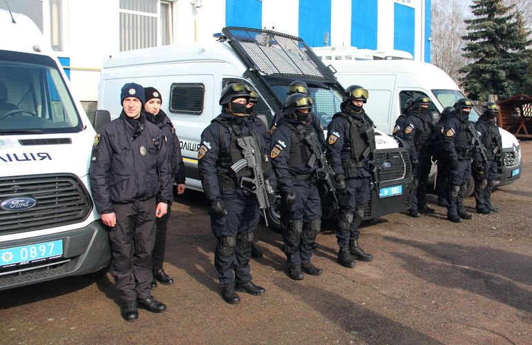 Полиция Житомирщины получила новые автомобили и оружие. ФОТО
