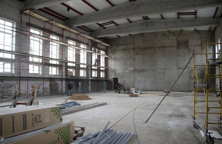 В Житомире за 9,5 млн грн достроят спортзал для школьников. ФОТО