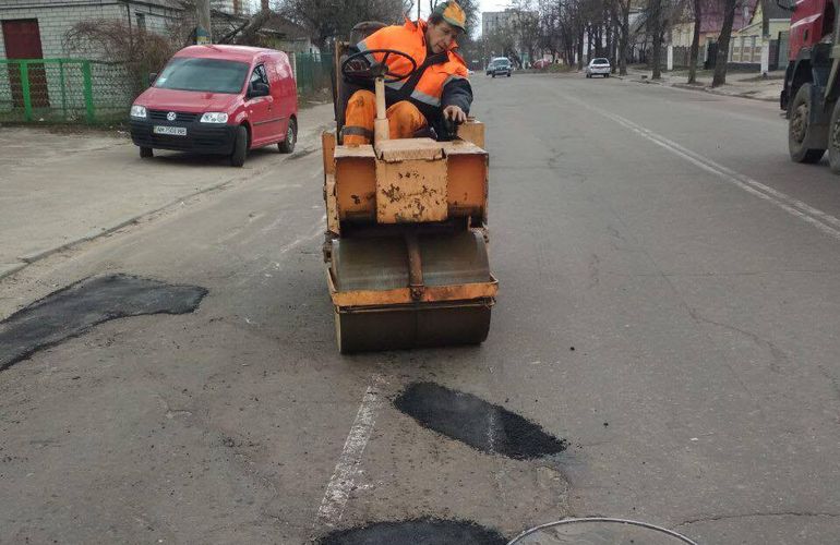 В течении недели в Житомире отремонтировали всего 69 кв. метров дорог