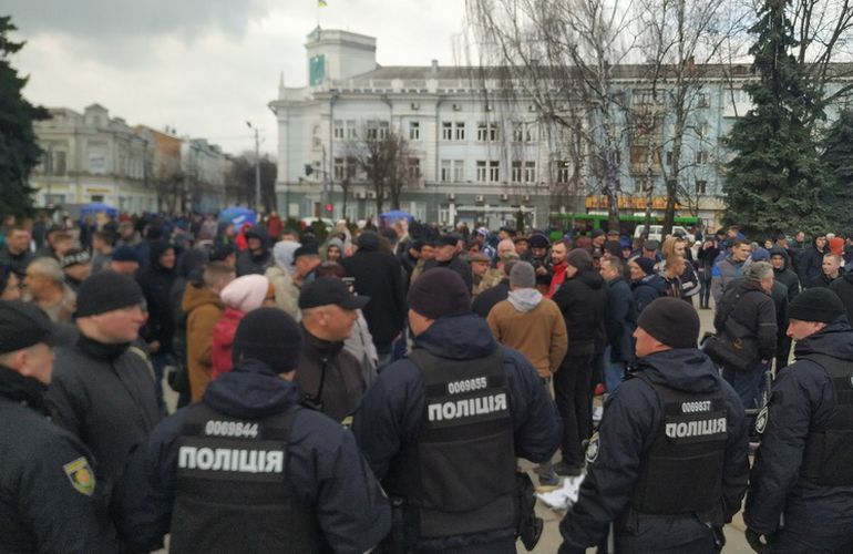 На митинге Тимошенко в Житомире произошла потасовка: «активистов» окружила полиция. ФОТО. ВИДЕО