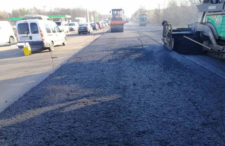 Ремонт трассы Житомир - Бердичев: дорожники уже уложили 4000 тонн асфальта