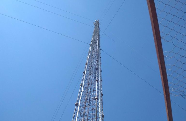 Кража кабеля с вышки мобильной связи: в пригороде Житомира поймали высотного вора. ФОТО