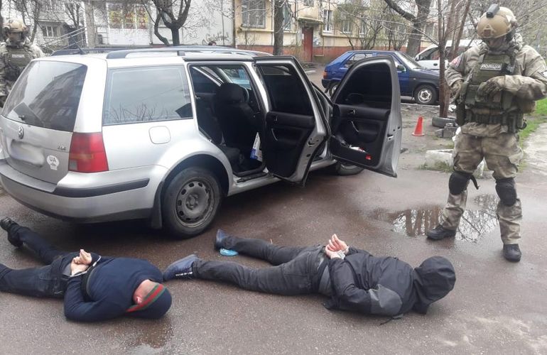 В Житомире задержали банду квартирных воров сразу после кражи. ФОТО