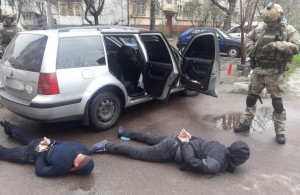  В Житомире задержали банду квартирных воров сразу после <b>кражи</b>. ФОТО 