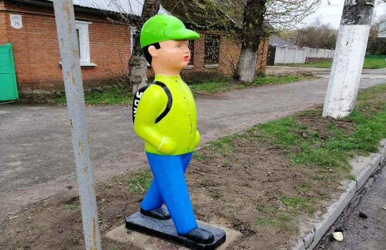 В Житомире депутат решила бороться с лихачами с помощью «кукол» школьников. ФОТО