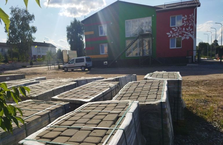 Депутат від «Нашого краю» будує тротуар біля дитсадка у Чоповичах