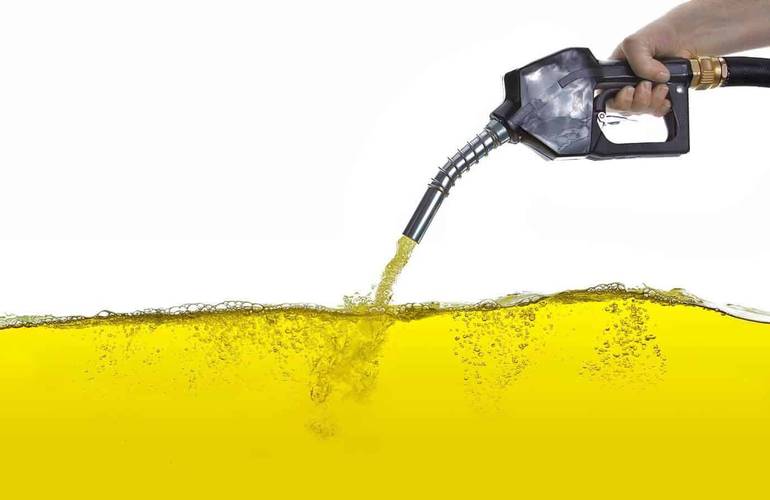 Сколько будет стоить дизель и бензин? В Украине приостановили регулирование цен на топливо