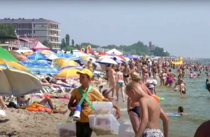  Отдых в Кирилловке и Затоке в 2021 разочаровал туристов – грязное <b>море</b> и много людей. ВИДЕО 