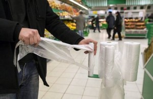 С 1 февраля в Украине взлетят цены на одноразовые пакеты