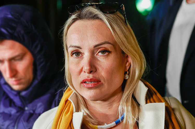Марина Овсянникова на самом деле работает на путинский режим?