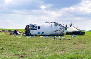  На Запорожье упал <b>самолет</b> Ан-26. Он совершал технический рейс: есть погибший и раненые. ВИДЕО 