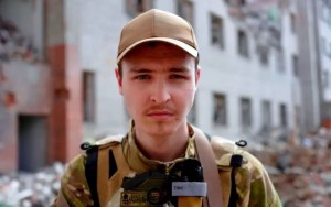 «У меня на руках умирали друзья»: история студента Максима Луцика, ставшего солдатом