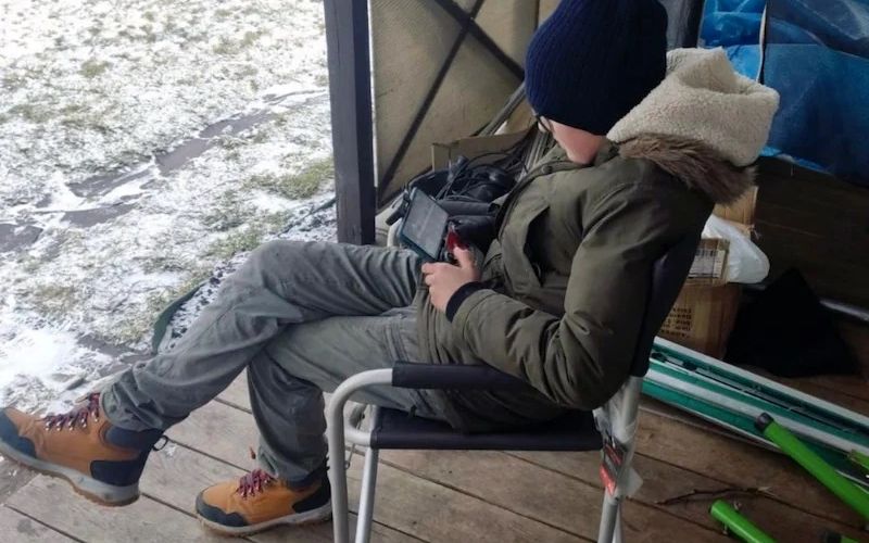 15-летний Андрей Покраса с помощью игрушечного дрона помог уничтожить колонну ВС РФ, которая двигалась на Киев