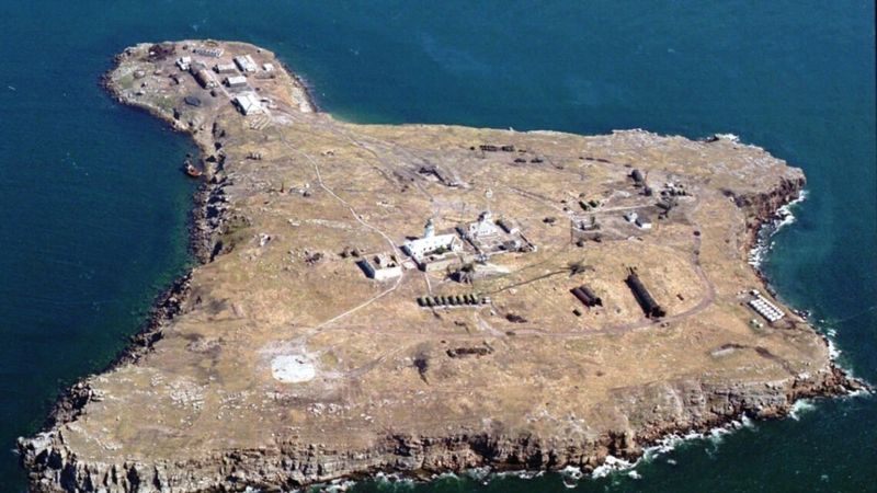 ВСУ нанесли удар по острову Змеиный. Остатки россиян покинули остров на трех «Рапторах»