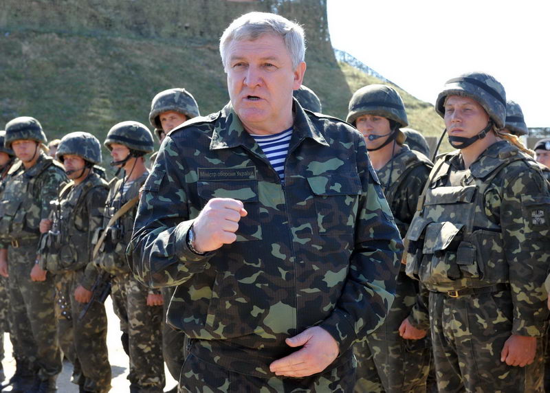 Экс-министр обороны Украины Михаил Ежель скрывается в Беларуси, его подозревают в госизмене