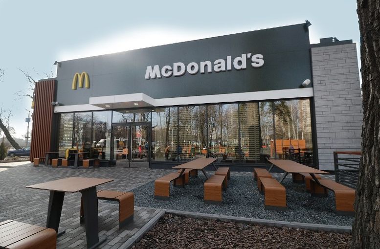 Экономика: McDonalds открыл для посетителей 10 ресторанов Киева. Также работает доставка