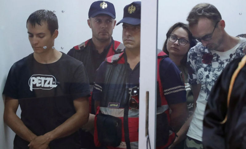 В Албании суд арестовал россиян и украинца, задержанных на неработающем военном заводе