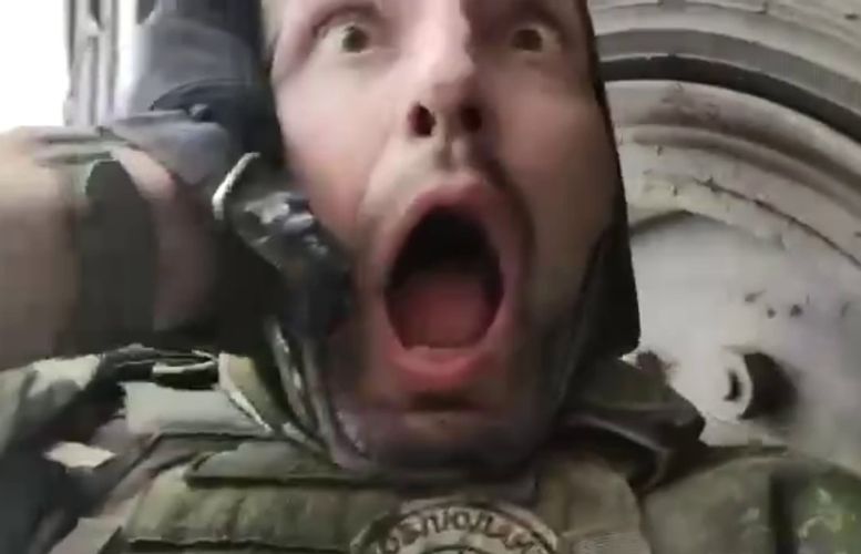 Война в Украине: При попытке прорваться в Угледар российские танки взлетели на воздух. ВИДЕО