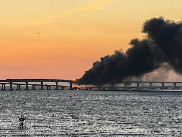 Ночной взрыв на Крымском мосту: вся информация за 17 июля