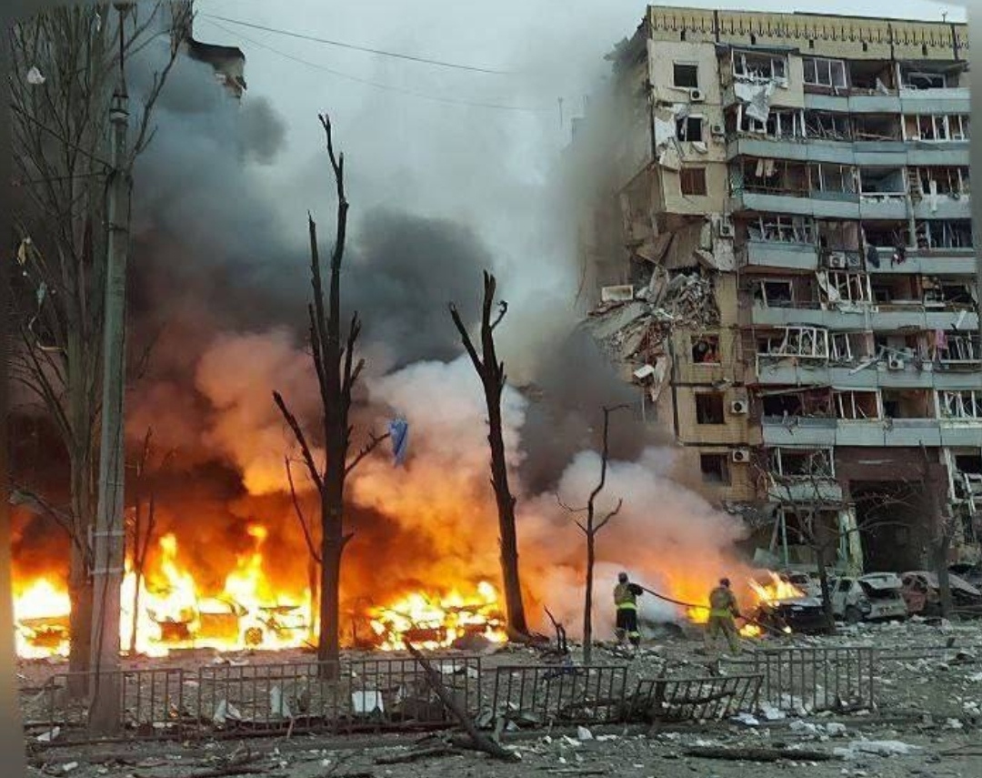 Война в Украине: Россия ночью 2 марта обстреляла Запорожье: ракета разрушила пятиэтажку. ВИДЕО
