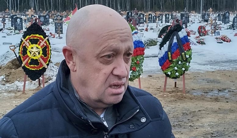 Война в Украине: Вагнеровец рассказал CNN о наемнике, которого заставили выкопать себе могилу и расстреляли из-за отказа идти на штурм