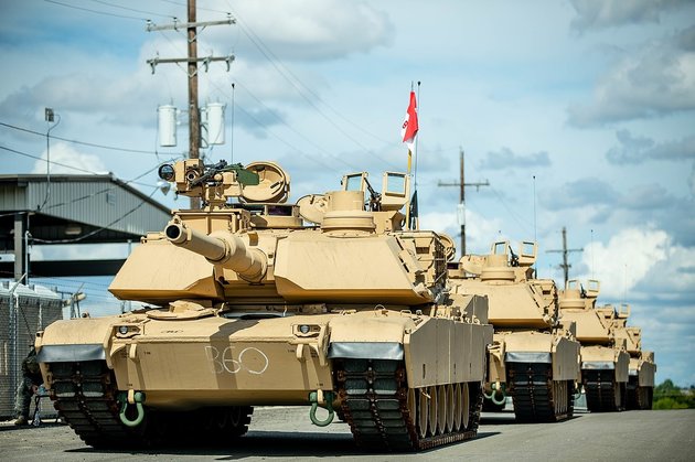 Война в Украине: Первые американские танки Abrams прибыли в Украину. ФОТО